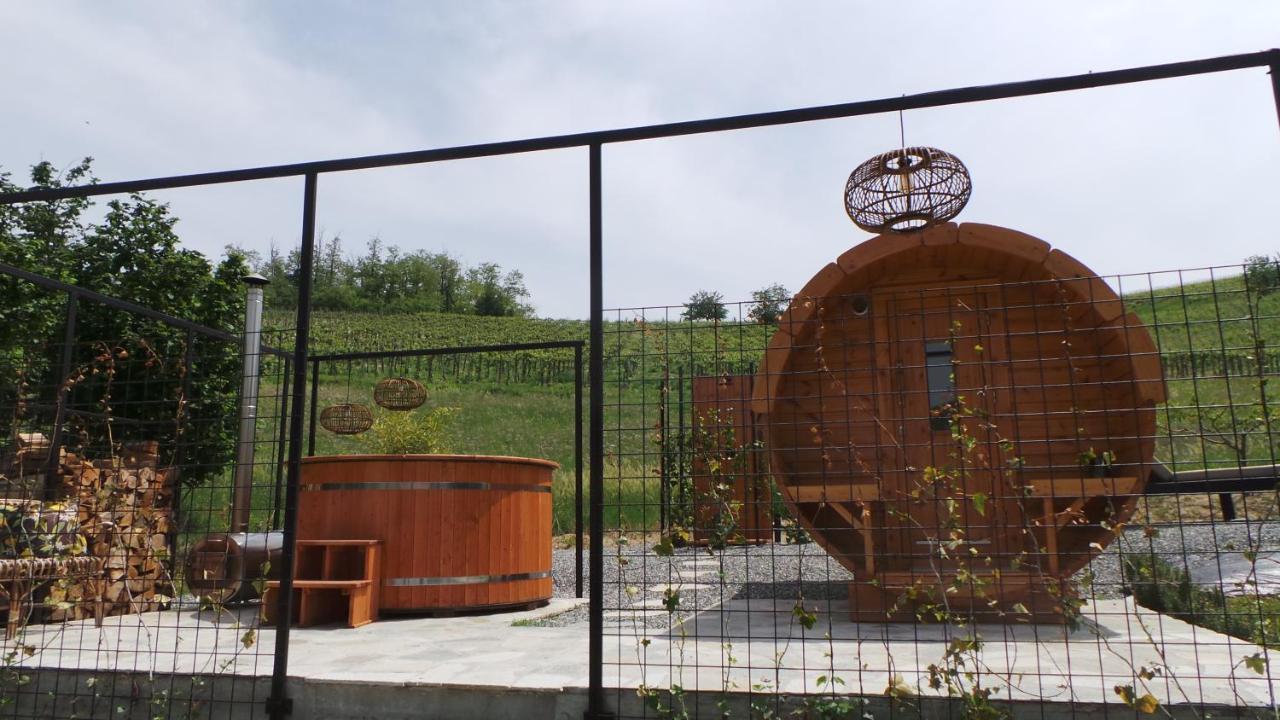 Sotto La Vigna Charm Stay Adults Only Vacation Appartement Hayloft Montegrosso dʼAsti Buitenkant foto